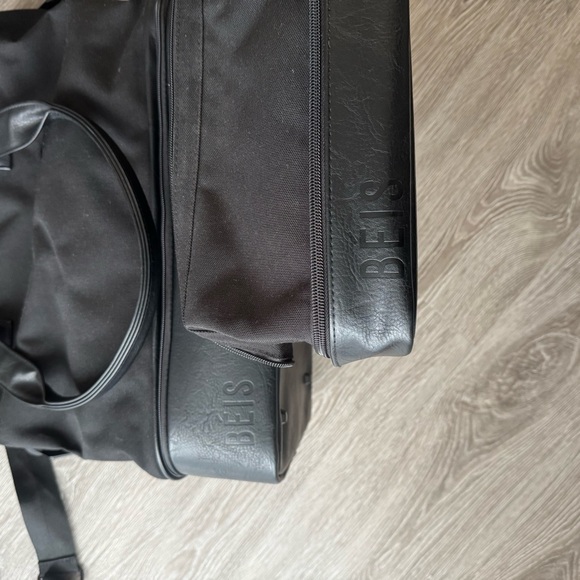 Black Beis Weekender + Dopp Kit - Picture 15 of 15